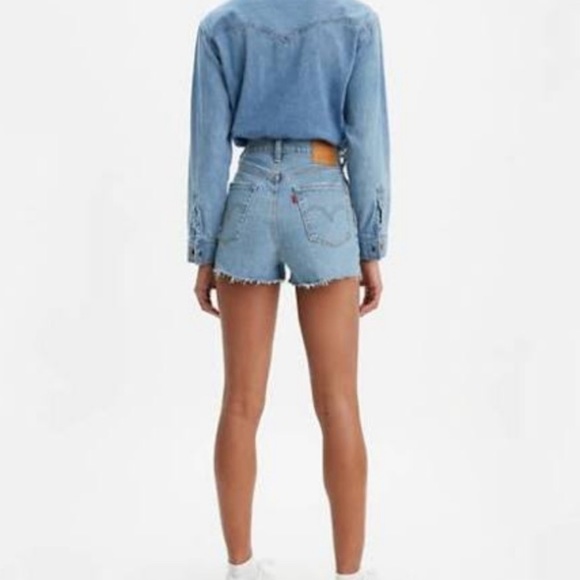 Levi’s a Ribcage shorts - Picture 2 of 4